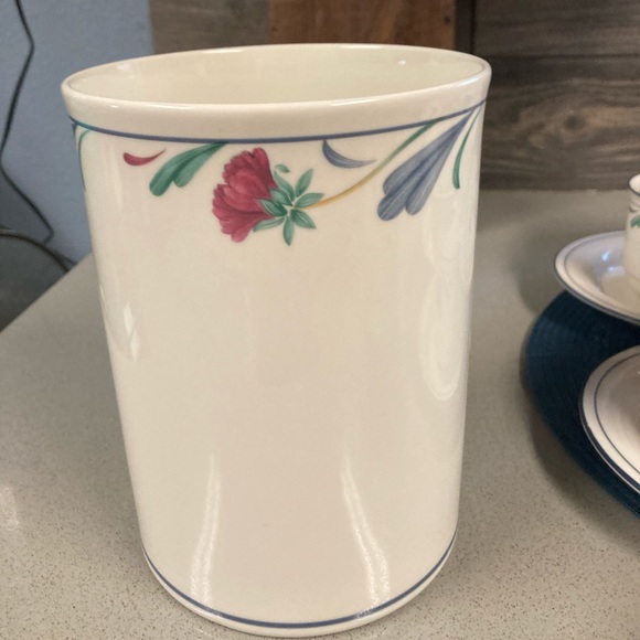 Lenox Chinaware cups, saucers, and utensil holders - Picture 3 of 8